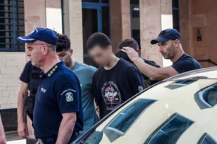 Πάτρα – Ένταση στα Δικαστήρια: Πήραν προθεσμία απολογίας για την Κυριακή οι συλληφθέντες για εμπρησμό