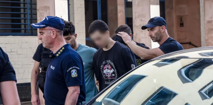 Πάτρα - Ένταση στα Δικαστήρια: Πήραν προθεσμία απολογίας για την Κυριακή οι συλληφθέντες για εμπρησμό