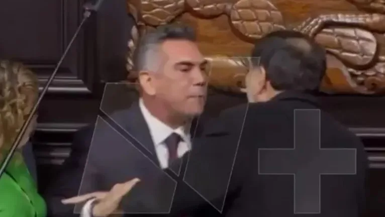 Μεξικό: Σε «ρινγκ» μετατράπηκε η αίθουσα της Γερουσίας