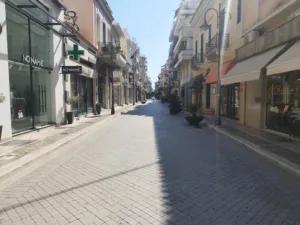 Τα δύο άκρα για την Πάτρα, άδειο το κέντρο, γεμάτες οι παραλίες ΦΩΤΟ Τα δύο άκρα για την Πάτρα, άδειο το κέντρο, γεμάτες οι παραλίες ΦΩΤΟ