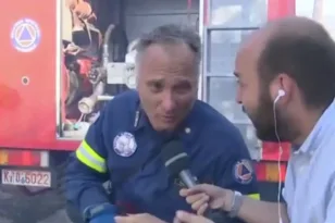 «Προσπαθούμε να κάνουμε ό,τι μπορούμε. Οι φλόγες είναι τεράστιες» συγκλονίζει εθελοντής πυροσβέστης στην Κερατέα