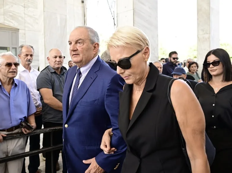Το τελευταίο αντίο στη Λένα Σαμαρά – Συντετριμμένοι οι γονείς της, Αντώνης και Γεωργία Σαμαρά ΦΩΤΟ