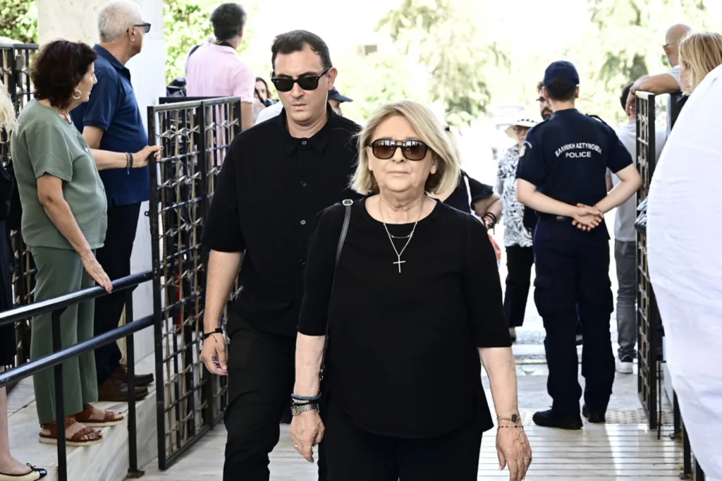 Το τελευταίο αντίο στη Λένα Σαμαρά – Συντετριμμένοι οι γονείς της, Αντώνης και Γεωργία Σαμαρά ΦΩΤΟ