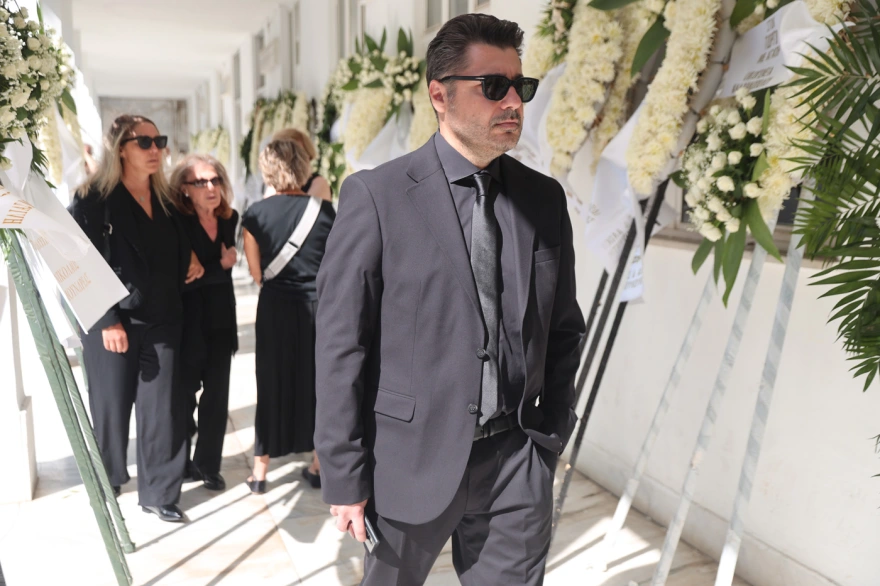 Το τελευταίο αντίο στον Δημήτρη Κωνσταντάρα: Η δημοσιογραφία αποχαιρετά μια σπουδαία μορφή ΦΩΤΟ