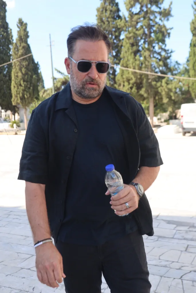 Το τελευταίο αντίο στον Δημήτρη Κωνσταντάρα: Η δημοσιογραφία αποχαιρετά μια σπουδαία μορφή ΦΩΤΟ