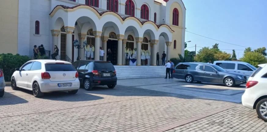 Σπαραγμός στο Αγρίνιο για τον Παναγιώτη Μπουλούμπαση: Το τελευταίο αντίο στον 50χρονο ποδηλάτη ΦΩΤΟ Σπαραγμός στο Αγρίνιο για τον Παναγιώτη Μπουλούμπαση: Το τελευταίο αντίο στον 50χρονο ποδηλάτη ΦΩΤΟ