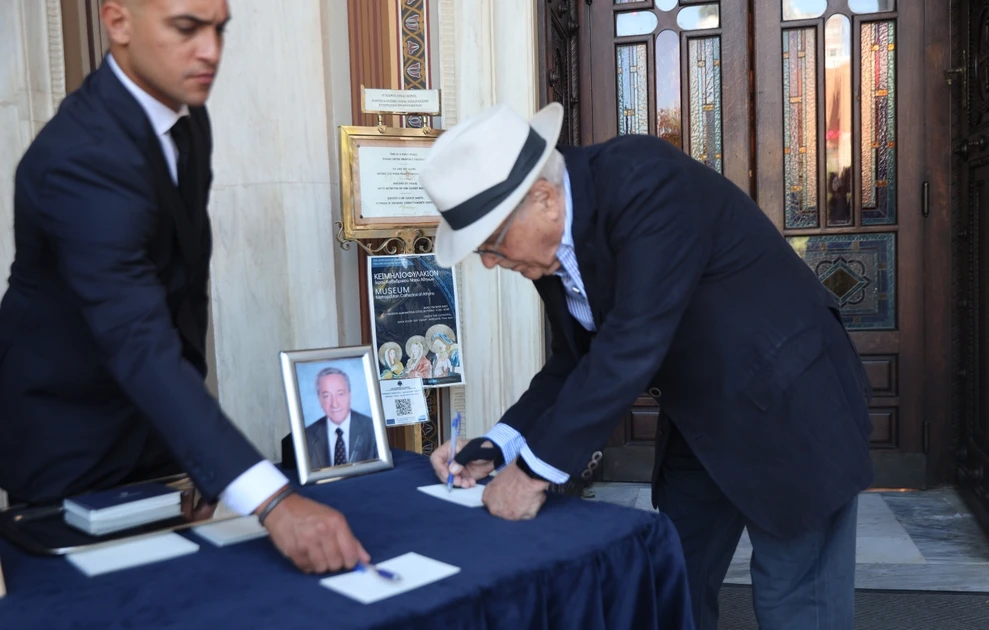 Στη Μητρόπολη Αθηνών το τελευταίο αντίο στον Κώστα Πυλαρινό - Η κηδεία θα γίνει στην ιδιαίτερη πατρίδα του, τη Ζάκυνθο