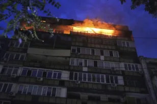 Μαζική ρωσική επίθεση στο Κίεβο: Τουλάχιστον τρεις νεκροί, ανάμεσά τους ένα παιδί