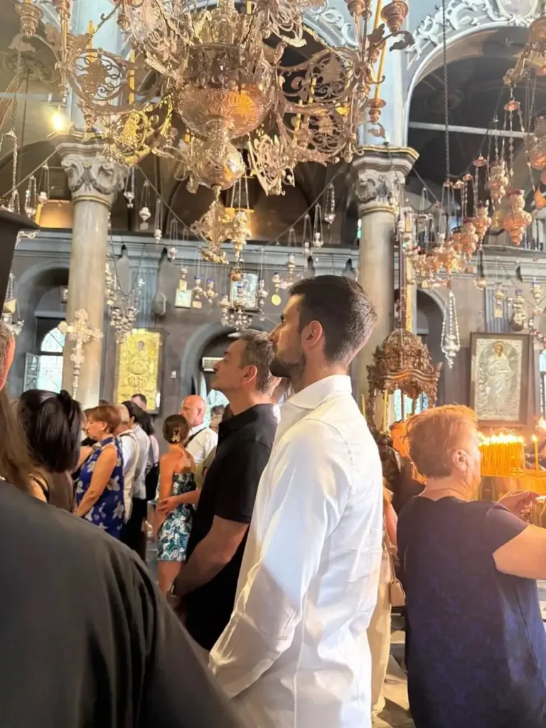 Μητσοτάκης και Τζόκοβιτς προσκύνησαν μαζί τη Μεγαλόχαρη στην Τήνο