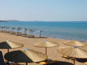 Κουρούτα: Η "Μύκονος" της Πελοποννήσου, τι πρέπει να δείτε