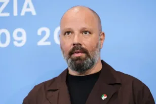 Το μήνυμα Λάνθιμου, με καρφίτσα της Παλαιστίνης στο Φεστιβάλ της Βενετίας