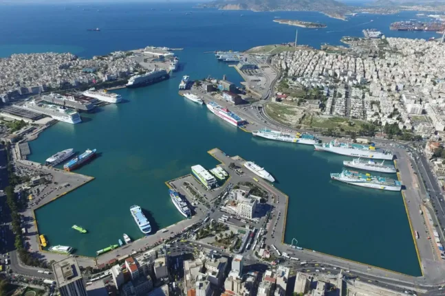 Πέπλο μυστηρίου με σορό γυναίκας στο λιμάνι του Πειραιά