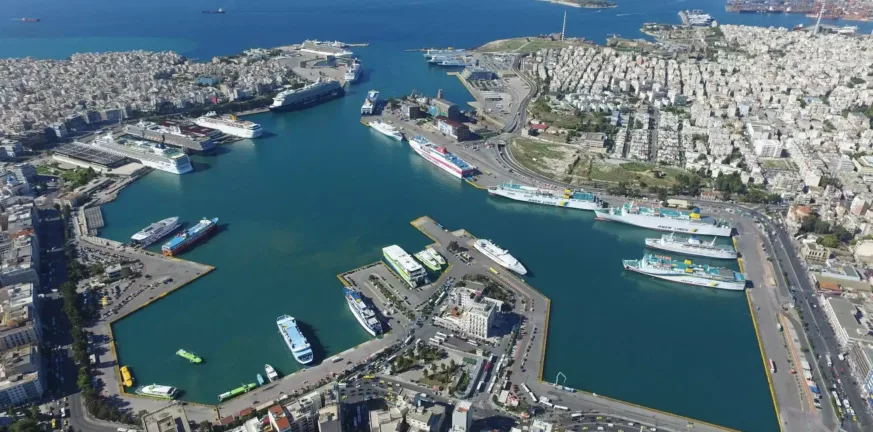 Πέπλο μυστηρίου με σορό γυναίκας στο λιμάνι του Πειραιά Πέπλο μυστηρίου με σορό γυναίκας στο λιμάνι του Πειραιά