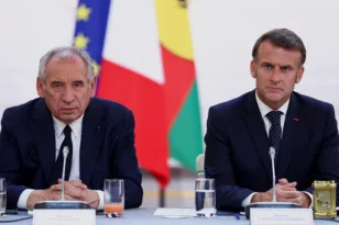 Στήριξη Μακρόν σε Μπαϊρού – Συνεδρίασε για δύο ώρες το υπουργικό στη Γαλλία
