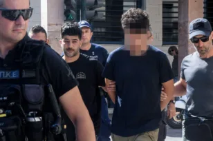 Πάτρα: Νέα προθεσμία για τον 25χρονο – Συνελήφθη ο 21χρονος φίλος του για τη φωτιά στο Γηροκομειό
