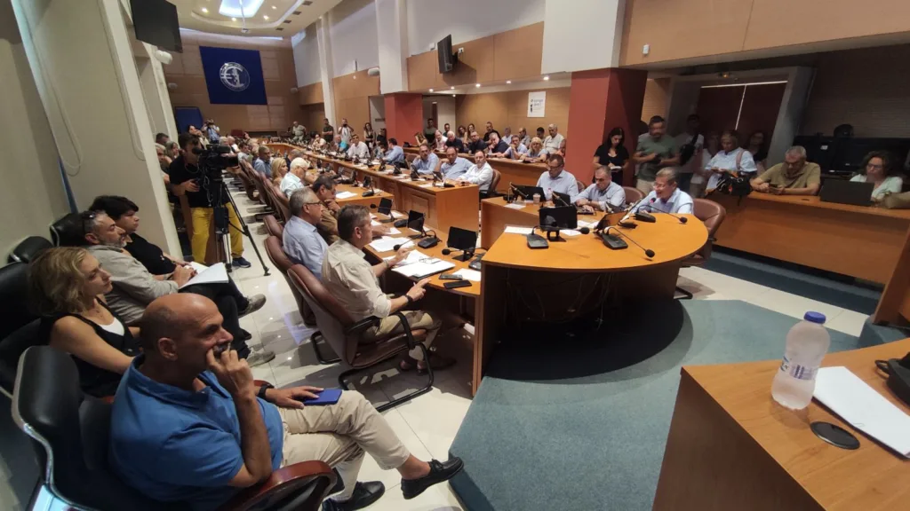 Δήμος, Περιφέρεια, φορείς και κόμματα, κρίνουν τα μέτρα: Ζητείται σχέδιο ανασυγκρότησης