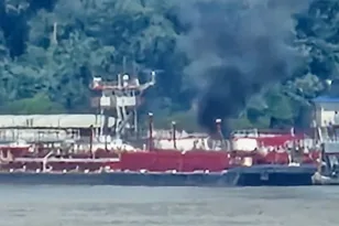 Πτώση ελικοπτέρου πάνω σε φορτηγίδα στον Μισισιπή!