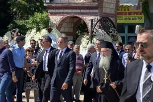 Αποχαιρετισμός στον Απόστολο Βεσυρόπουλο: Παρών ο Κυριάκος Μητσοτάκης, τυλιγμένο με την ελληνική σημαία το φέρετρό του ΦΩΤΟ-ΒΙΝΤΕΟ