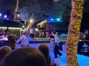 Γλέντι για την οικογένεια Μητσοτάκη σε γενέθλιο πάρτι, με καλεσμένο τραγουδιστή σταρ ΦΩΤΟΓΡΑΦΙΕΣ