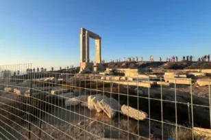 Συρματόπλεγμα στην Πορτάρα: Οργή, καταγγελίες και συλλήψεις στη Νάξο