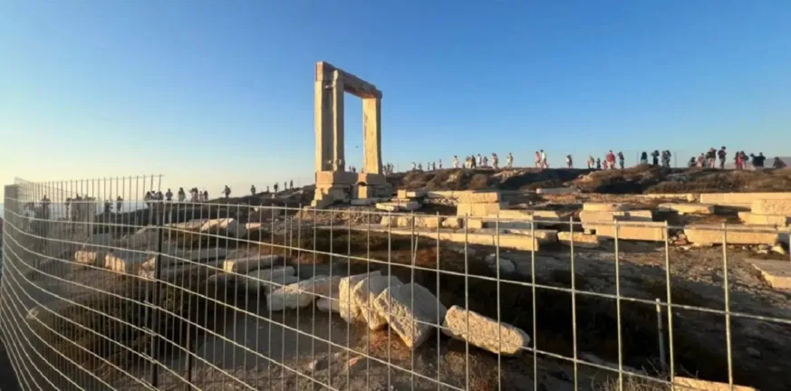Συρματόπλεγμα στην Πορτάρα: Οργή, καταγγελίες και συλλήψεις στη Νάξο Συρματόπλεγμα στην Πορτάρα: Οργή, καταγγελίες και συλλήψεις στη Νάξο