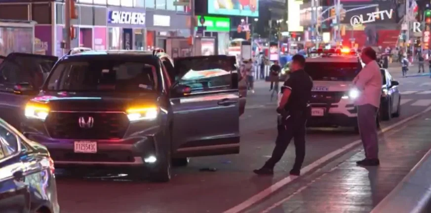Αιματηρό περιστατικό στην Times Square: Τρεις τραυματίες από πυροβολισμούς, ένας ύποπτος υπό κράτηση ΒΙΝΤΕΟ Αιματηρό περιστατικό στην Times Square: Τρεις τραυματίες από πυροβολισμούς, ένας ύποπτος υπό κράτηση ΒΙΝΤΕΟ