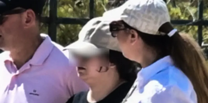«Είναι καταρρακωμένη και σε κακή ψυχολογική κατάσταση. Δεν έχει καταλάβει για ποιο λόγο κατηγορείται», ο δικηγόρος της μητέρας του κοριτσιού