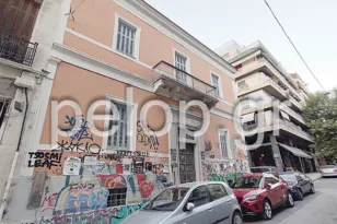 Πάτρα: Μια πόλη… κολλημένη στην αφίσα – Ανεξέλεγκτη η κατάσταση με τη ρύπανση – Αυτοψία της «Π»