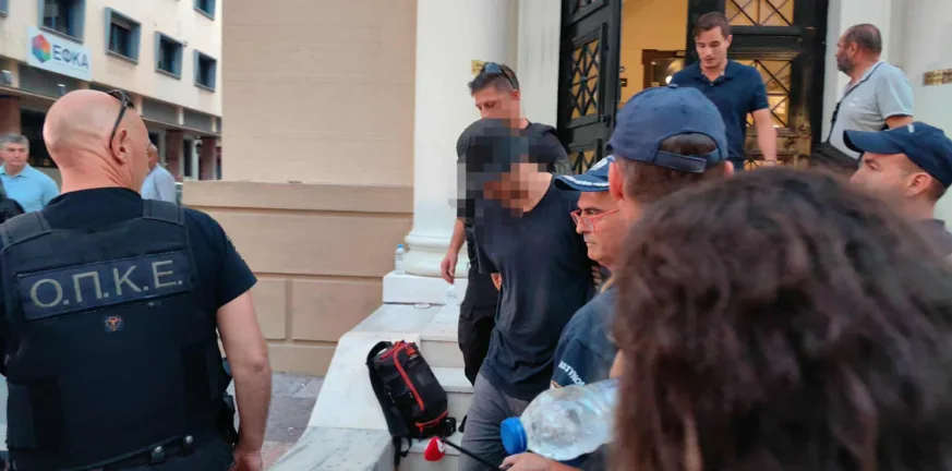 Συλλήψεις για εμπρησμούς στην Πάτρα: Σαββατοκύριακο απολογιών για τους κατηγορούμενους - Σήμερα στον ανακριτή ο 25χρονος
