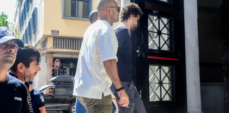 Πάτρα - Προφυλακίσεις για τον εμπρησμό στο Γηροκομειό: Η σχολαστικότητα, η κοινή γνώμη και η Βαρυμπόμπη