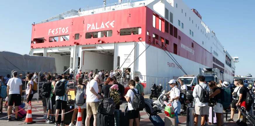Μεγάλη έξοδος του Αυγούστου: Το αδιαχώρητο στον Πειραιά, στο «κόκκινο» οι οδικοί άξονες Μεγάλη έξοδος του Αυγούστου: Το αδιαχώρητο στον Πειραιά, στο «κόκκινο» οι οδικοί άξονες