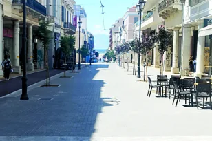 Θερινές εκπτώσεις: Κάθε πέρυσι και καλύτερα, έμποροι της Πάτρας μιλούν στην «Π»