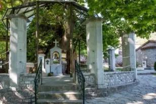 Καλάβρυτα: Αυτοψία στον ναό Μεταμορφώσεως Σωτήρος από την υπηρεσία σεισμοπλήκτων