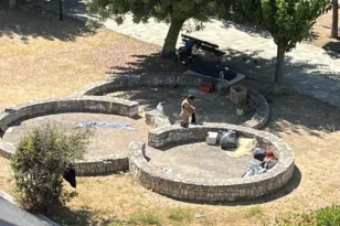 Πάτρα: «Αττίλας» στην πλατεία Κύπρου – Παραδομένη στην απόλυτη αυθαιρεσία η περιοχή ΦΩΤΟ