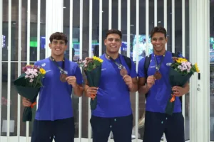 Με χαμόγελα και αγκαλιές η άφιξη των Χάλκινων πρωταθλητών Ευρώπης