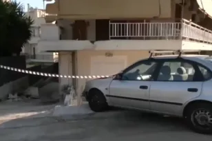 Λεωφορείο του ΟΑΣΑ καρφώθηκε σε πολυκατοικία στου Παπάγου – «Νομίσαμε ότι γίνεται σεισμός» ΒΙΝΤΕΟ
