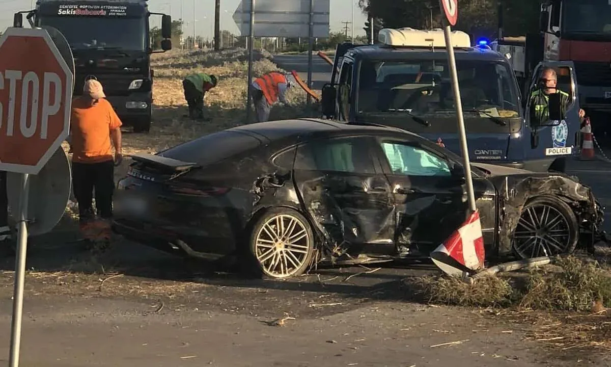 Η 26χρονη στη ΜΕΘ, καλύτερα ο 28χρονος, οι δύο τους τραυματίστηκαν στον τροχαίο με την Porsche