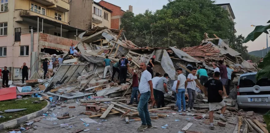 Καταστροφικός σεισμός 6,1 Ρίχτερ στην Τουρκία: Εκατοντάδες μετασεισμοί και δύο αγνοούμενοι