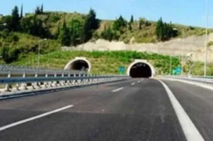Καραμπόλα σε σήραγγα στη Περιμετρική Πατρών