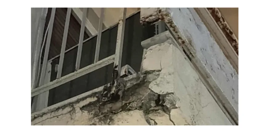 Πάτρα: Ο κίνδυνος πάνω από τα κεφάλια μας, έπεσαν πάλι κομμάτια τσιμέντου!