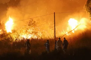 Νότια Ευρώπη: Δεν σταματούν οι φωτιές σε Ισπανία, Ιταλία, Ελλάδα, Αλβανία