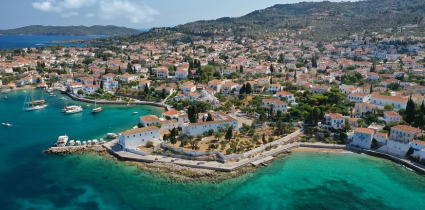 Σπέτσες - Ο πατέρας του 18χρονου μιλάει για το επεισόδιο: «Κακουργηματική πράξη η επίθεση» Σπέτσες - Ο πατέρας του 18χρονου μιλάει για το επεισόδιο: «Κακουργηματική πράξη η επίθεση»
