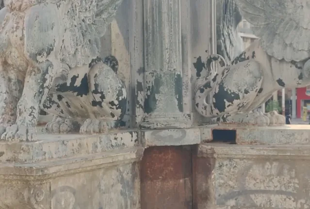 Το σπιράλ για την απώλεια τμήματος σιντριβανιού της Πλατείας Γεωργίου Το σπιράλ για την απώλεια τμήματος σιντριβανιού της Πλατείας Γεωργίου