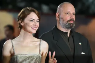«Bugonia»: 7λεπτο χειροκρότημα για τον Λάνθιμο στη Βενετία – Δάκρυσε η Έμα Στόουν ΒΙΝΤΕΟ