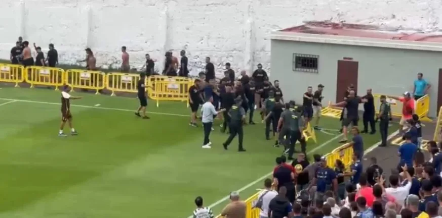 Ισπανία: Άγριο ξύλο, χάος και συμπλοκές στο... φιλικό ντέρμπι Τενερίφη-Λας Πάλμας ΒΙΝΤΕΟ