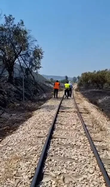 Στην Αχαΐα ο Π. Τερεζάκης: Στις φλόγες το σιδηροδρομικό δίκτυο – Κάηκαν μέχρι και οι στρωτήρες! ΦΩΤΟ