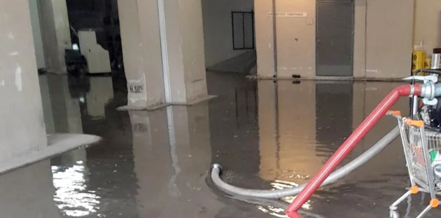Πλημμύρισε το νοσοκομείο στα Τρίκαλα ΦΩΤΟ Πλημμύρισε το νοσοκομείο στα Τρίκαλα ΦΩΤΟ