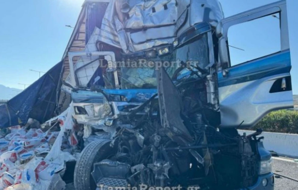 Λαμία: Τροχαίο με νταλίκες, εγκλωβίστηκε οδηγός ΦΩΤΟ - ΒΙΝΤΕΟ