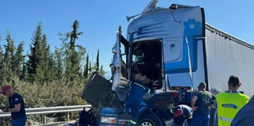 Λαμία: Τροχαίο με νταλίκες, εγκλωβίστηκε οδηγός ΦΩΤΟ - ΒΙΝΤΕΟ Λαμία: Τροχαίο με νταλίκες, εγκλωβίστηκε οδηγός ΦΩΤΟ - ΒΙΝΤΕΟ