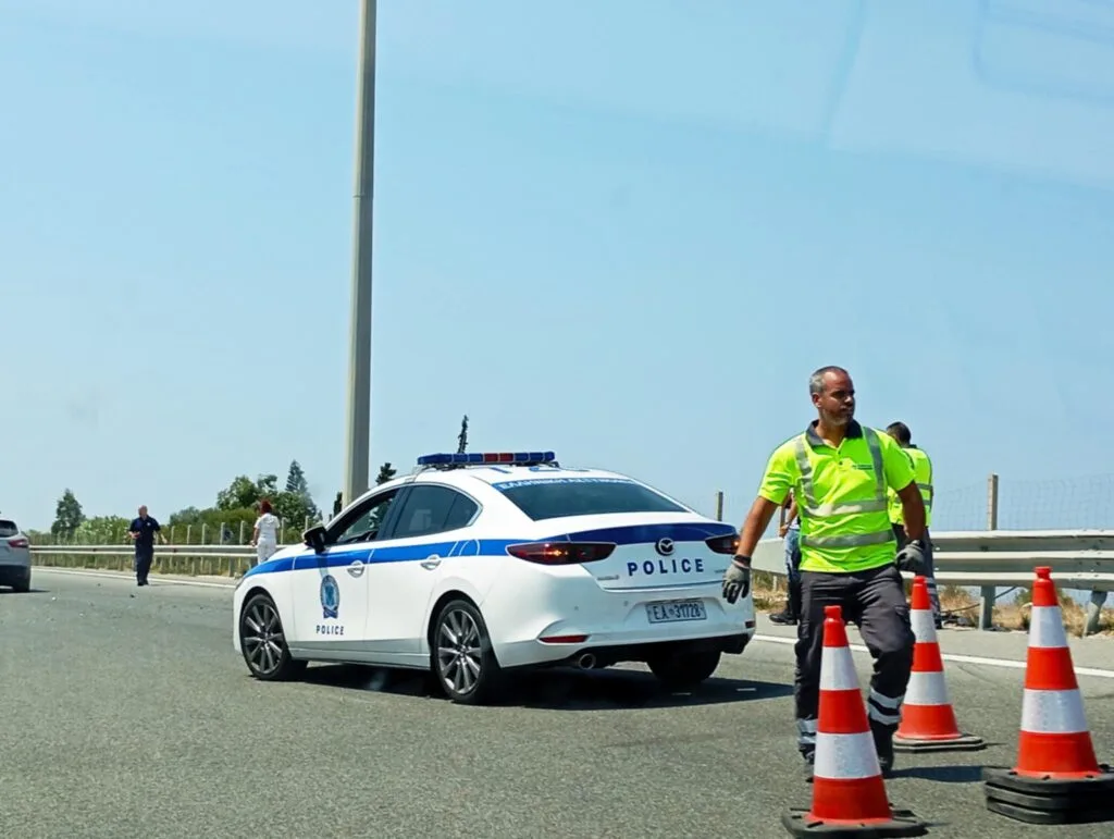 Πριν τα διόδια Ρίου: ΙΧ έπεσε σε υπηρεσιακό όχημα του Λιμενικού ΦΩΤΟ